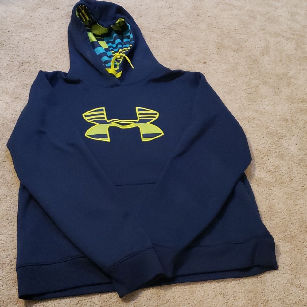 Under Armour Sweatshirt Size large, gently worn